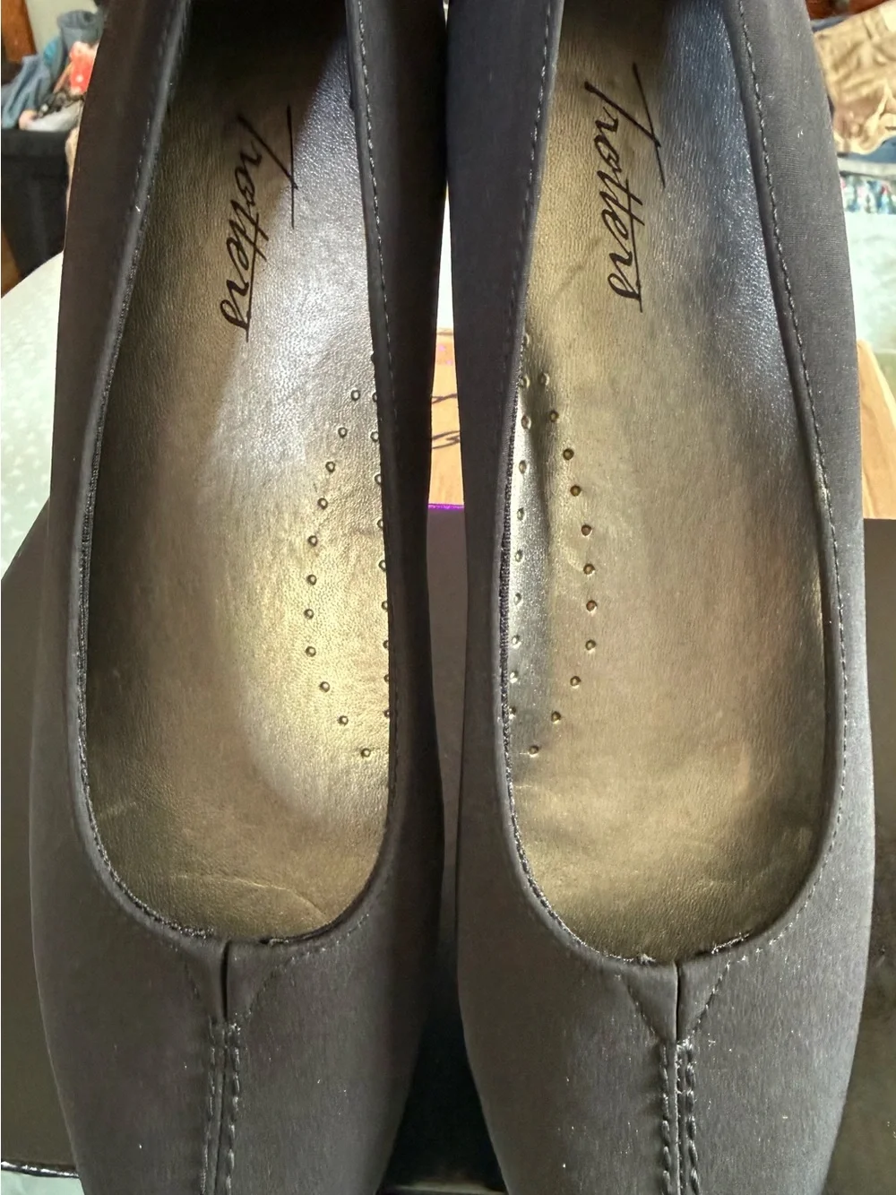 Trotters Women's Black Slip-On
